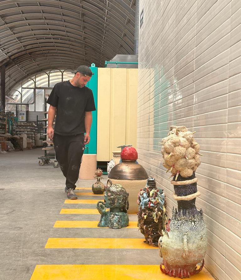 Théo Ouaki, Exposition Collective Paris- Marseille, H.D Galerie, 45 Rue Vivienne, Paris 2, Juin 2025, art contemporain, céramique