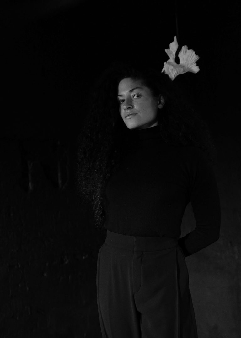 Ophelia Jacarini Découvrez Ophelia Jacarini, artiste française, explorant mouvement et mémoire à travers sa créativité unique.