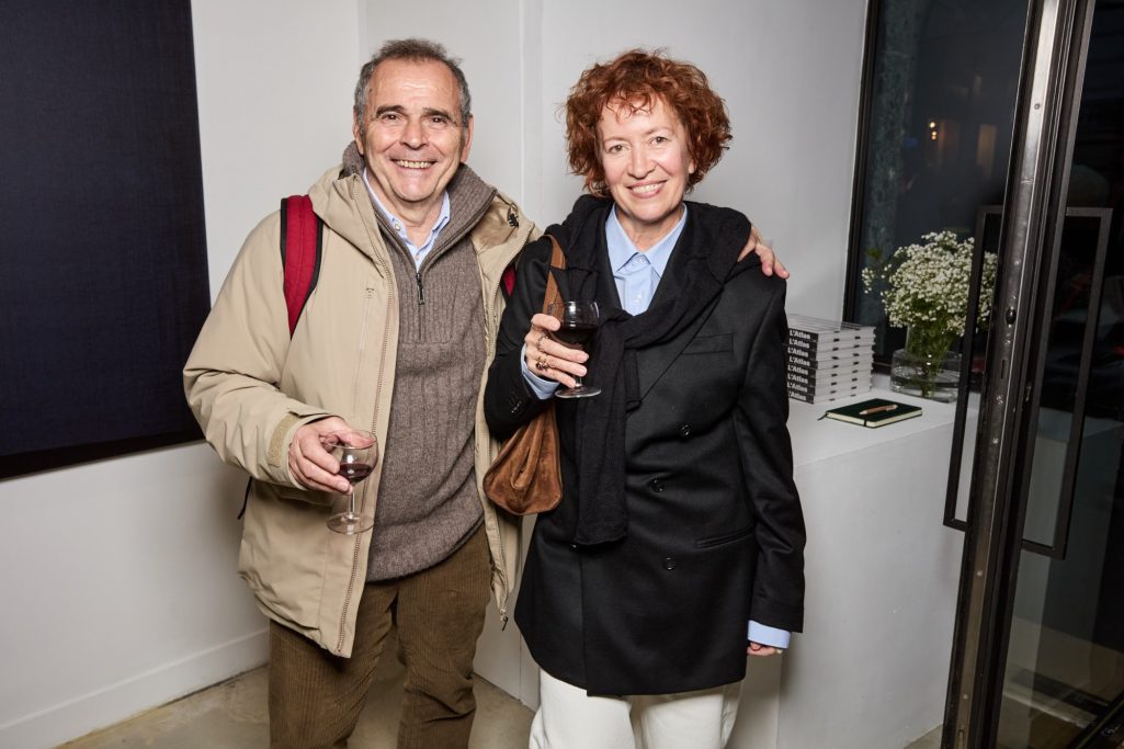 Collectionneurs lors du vernissage de Gravity