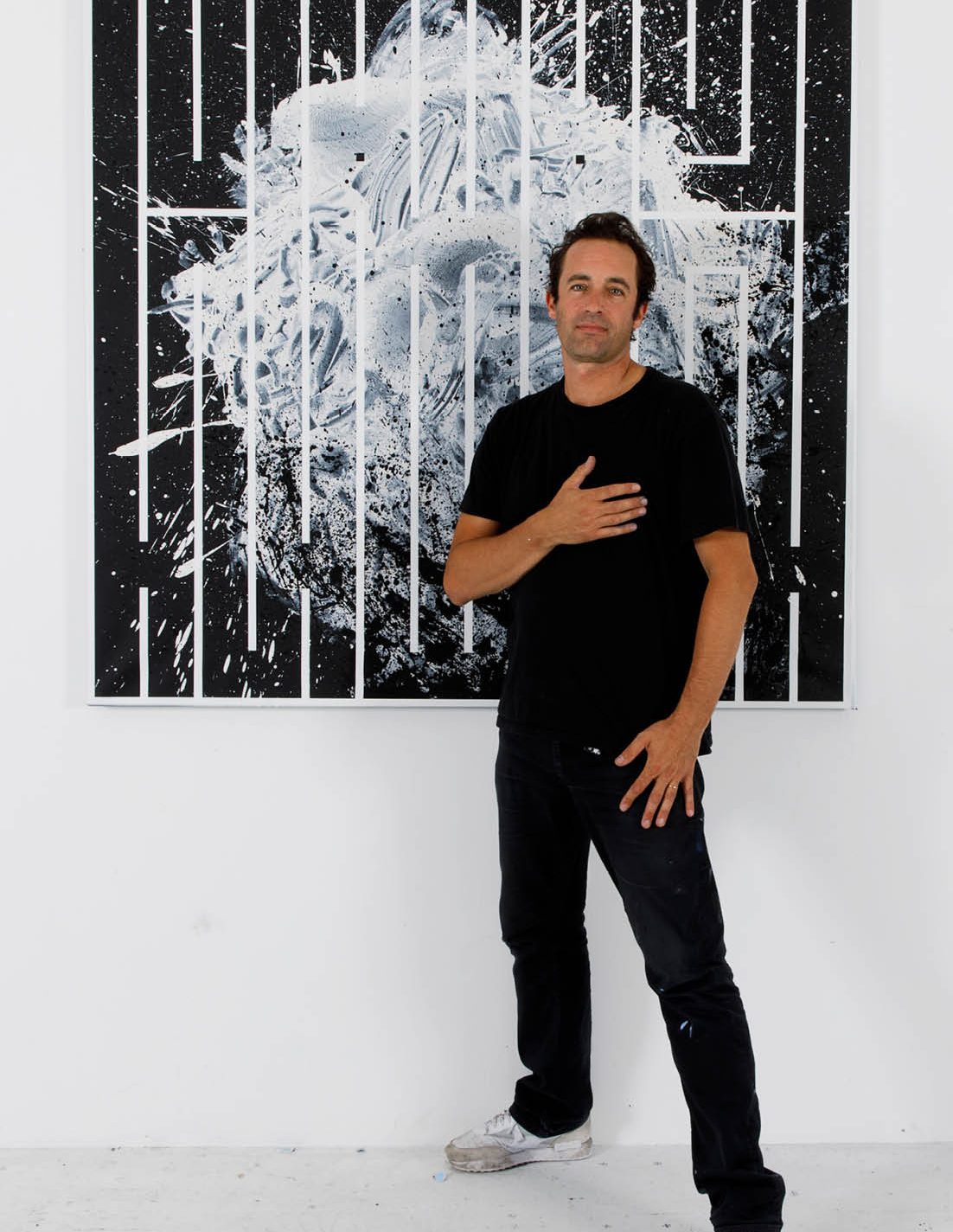 Portrait de l'artiste L'Atlas (Jules Dedet Granel), présenté à H.D Galerie, Expositions "Révélations" Gravity et District 13 Art Fair.