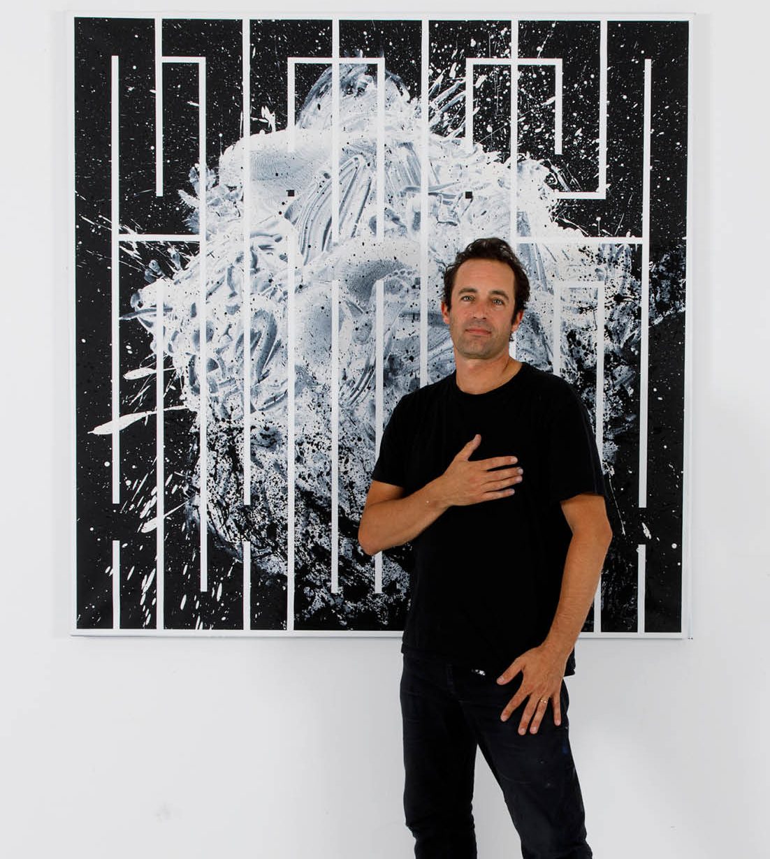 Portrait de l'artiste L'Atlas (Jules Dedet Granel), présenté à H.D Galerie, Expositions "Révélations" Gravity et District 13 Art Fair.