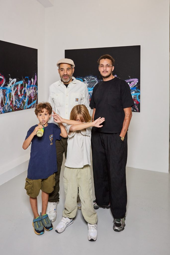 Hamza Djelassi et JonOne lors du vernissage Paper Boy - H.D Galerie