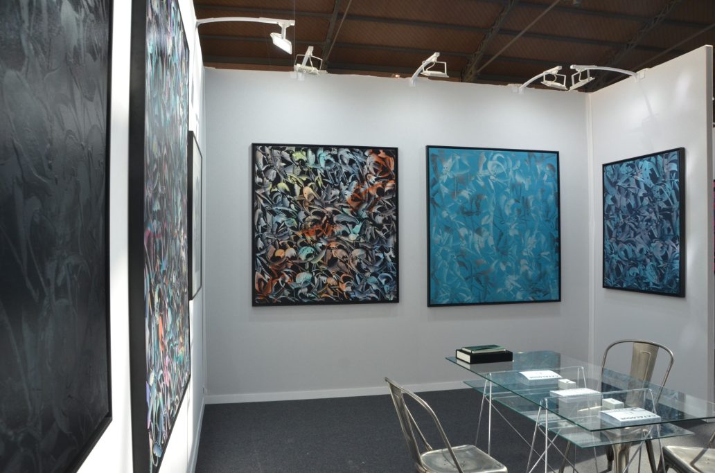 Accrochage du stand H.D Galerie à l'Urban Art Fair 2024, par Rafael Sliks H.D Galerie, 45 Rue Vivienne, Paris 2, Avril 2024 Accrochage du stand H.D Galerie à l'Urban Art Fair 2024, par Rafael Sliks H.D Galerie, 45 Rue Vivienne, Paris 2, Avril 2024