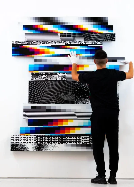Portrait de l'artiste Felipe Pantone, présenté à H.D Galerie, 45 Rue Vivienne, Paris 2 Portrait de l'artiste Felipe Pantone, présenté à H.D Galerie, 45 Rue Vivienne, Paris 2