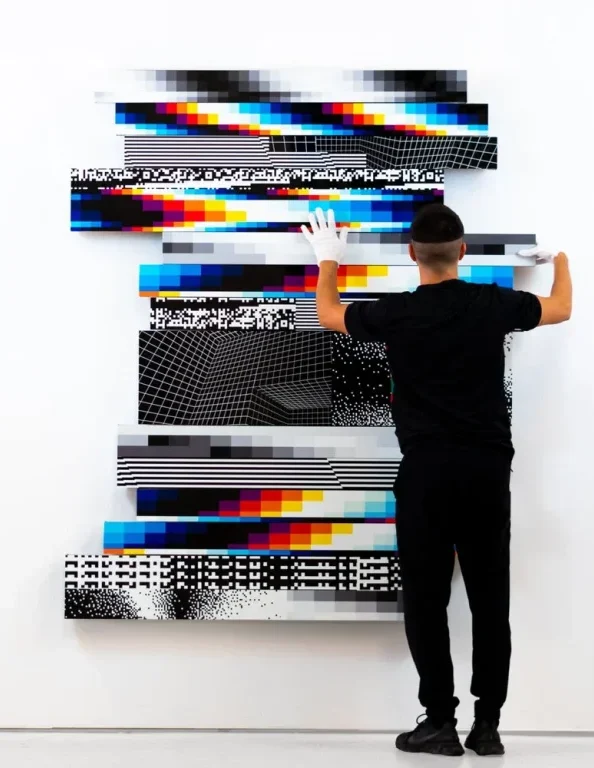 Portrait de l'artiste Felipe Pantone, présenté à H.D Galerie, 45 Rue Vivienne, Paris 2 Portrait de l'artiste Felipe Pantone, présenté à H.D Galerie, 45 Rue Vivienne, Paris 2