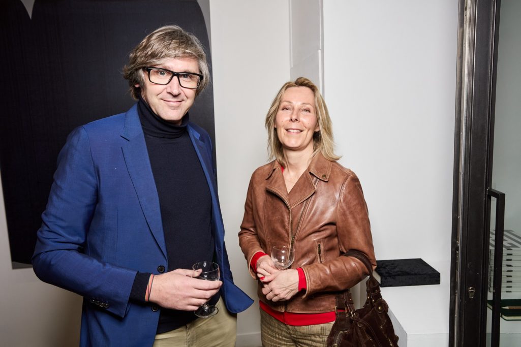 Collectionneurs lors du vernissage de Gravity