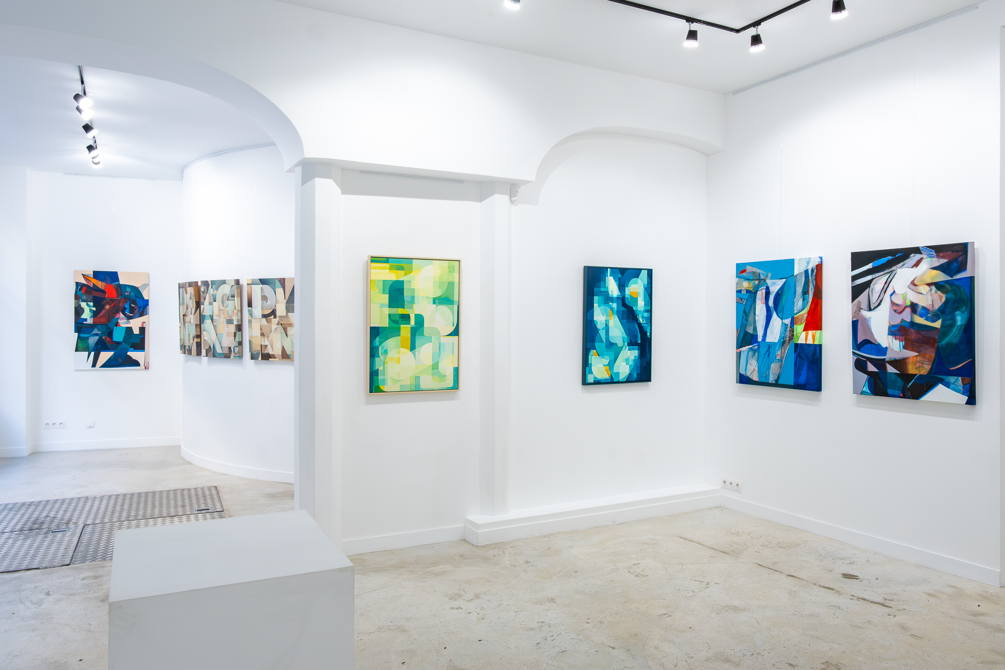 Accrochage de l'Exposition "Interférences" en duo Show, par Olivier Swiz, présentée à H.D Galerie, 45 Rue Vivienne, Paris 2, Novembre 2024