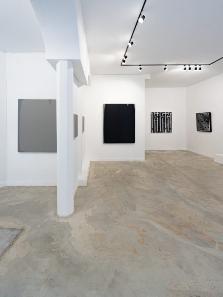 Vue d'ensemble de l'exposition GravityVue d'ensemble de l'exposition GravityVue d'ensemble de l'exposition GravityVue d'ensemble de l'exposi Vue de l'exposition Gravity chez H.D Galerie à Paris