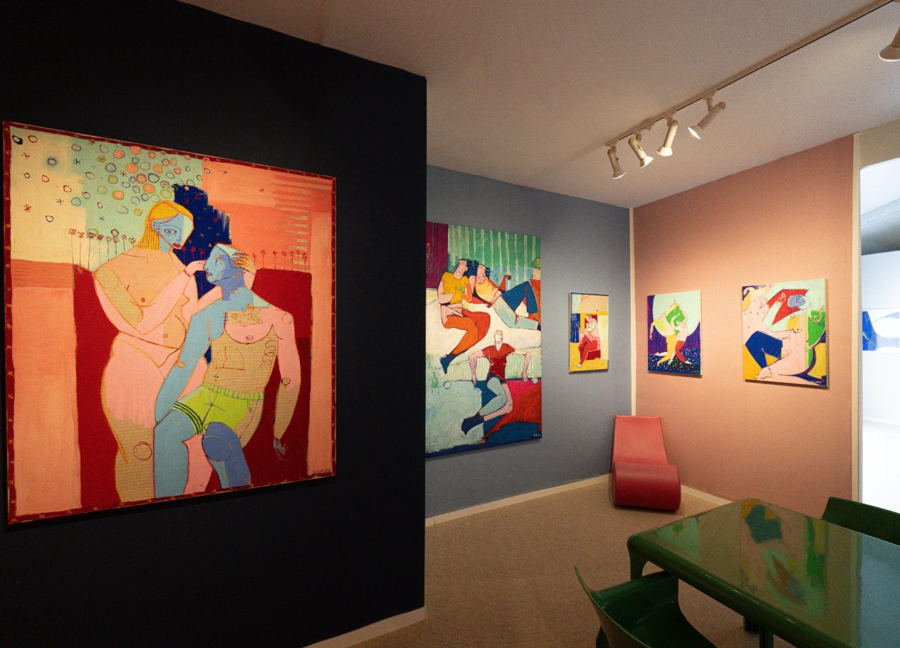 Vue du stand de Xavier de Vilmorin à la Moderne Art Fair 2026 à Paris, avec plusieurs peintures figuratives exposées par H.D Galerie.