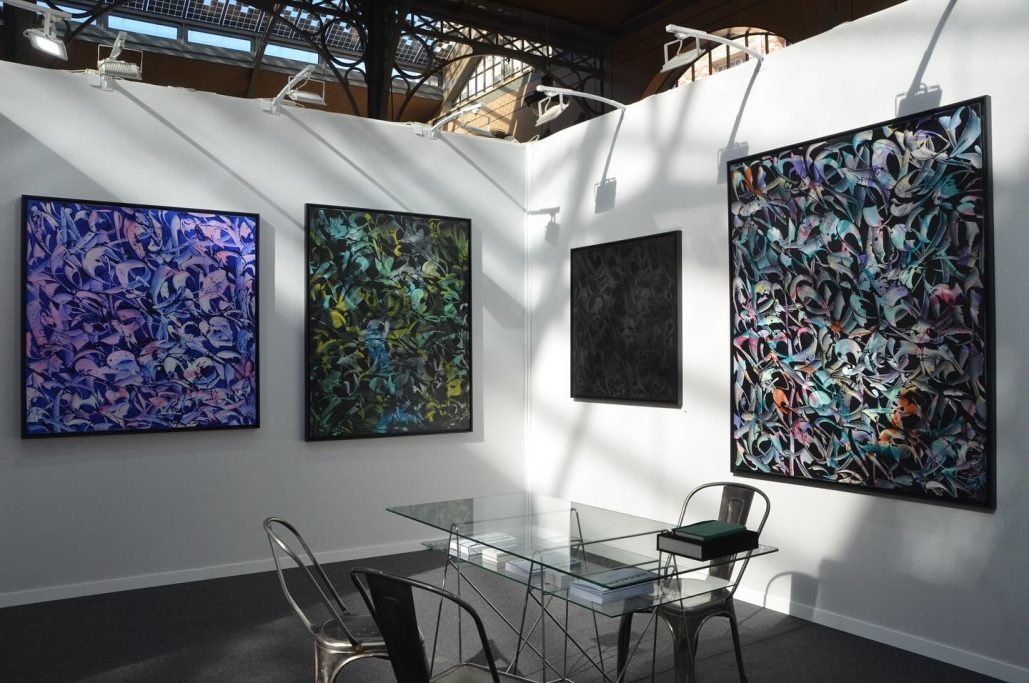 Accrochage du stand H.D Galerie à l'Urban Art Fair 2024, par Rafael Sliks H.D Galerie, 45 Rue Vivienne, Paris 2, Avril 2024 Accrochage du stand H.D Galerie à l'Urban Art Fair 2024, par Rafael Sliks H.D Galerie, 45 Rue Vivienne, Paris 2, Avril 2024