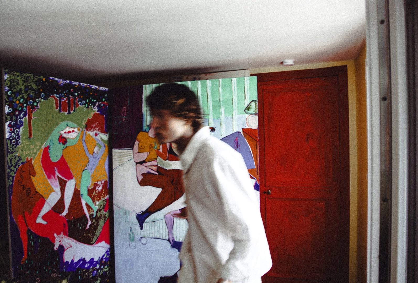 Xavier de Vilmorin – Artiste peintre contemporain – H.D Galerie Xavier de Vilmorin dans son atelier aux côtés de sa peinture Les pensées (2026) – H.D Galerie, Moderne Art Fair 2026