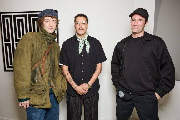 Les artistes au vernissage Xavier de Vilmorin, Hamza Djelassi et L'Atlas lors du vernissage de Gravity