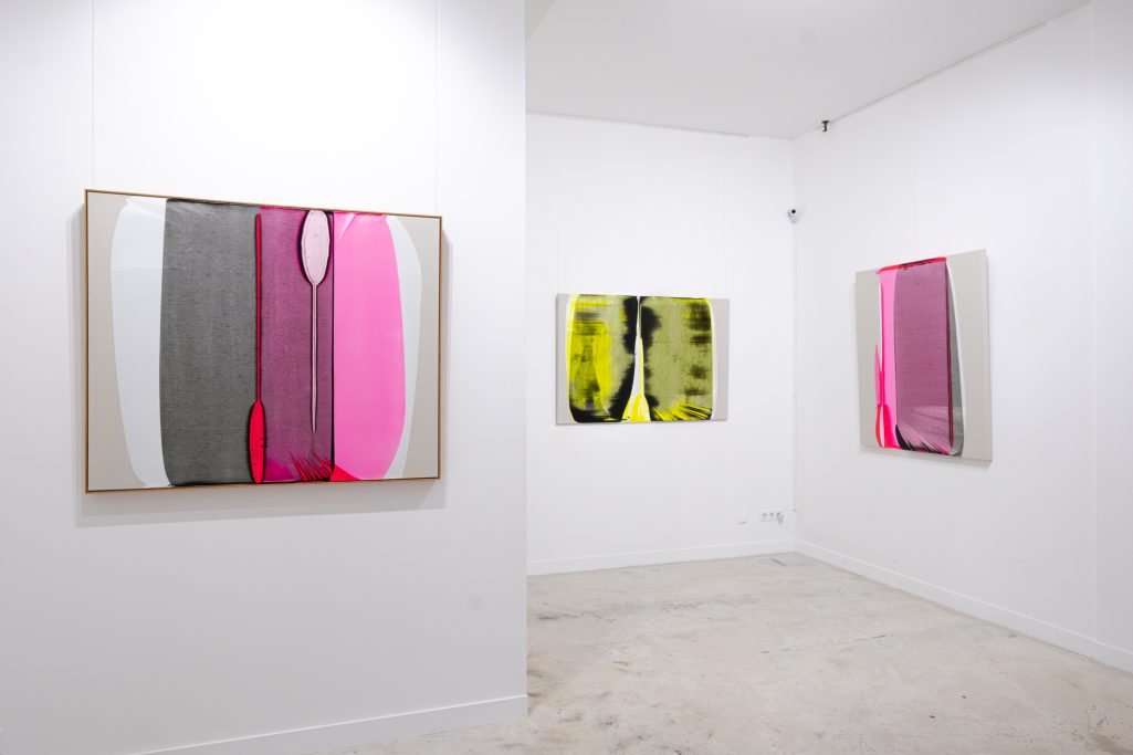 Accrochage de l'Exposition "Unplanned Decisions" par Alex Kuznetsov, H.D Galerie, 45 Rue Vivienne, Paris 2, janvier - février 2025 Accrochage de l'Exposition "Unplanned Decisions" par Alex Kuznetsov, H.D Galerie, 45 Rue Vivienne, Paris 2, janvier - février 2025