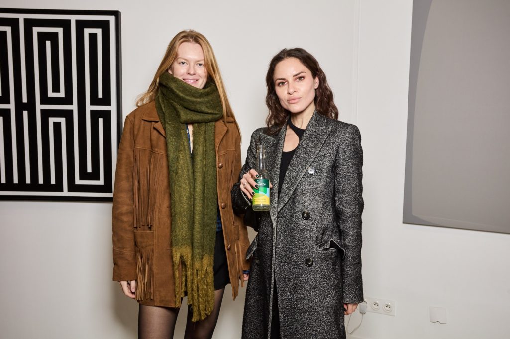 Collectionneurs lors du vernissage de Gravity