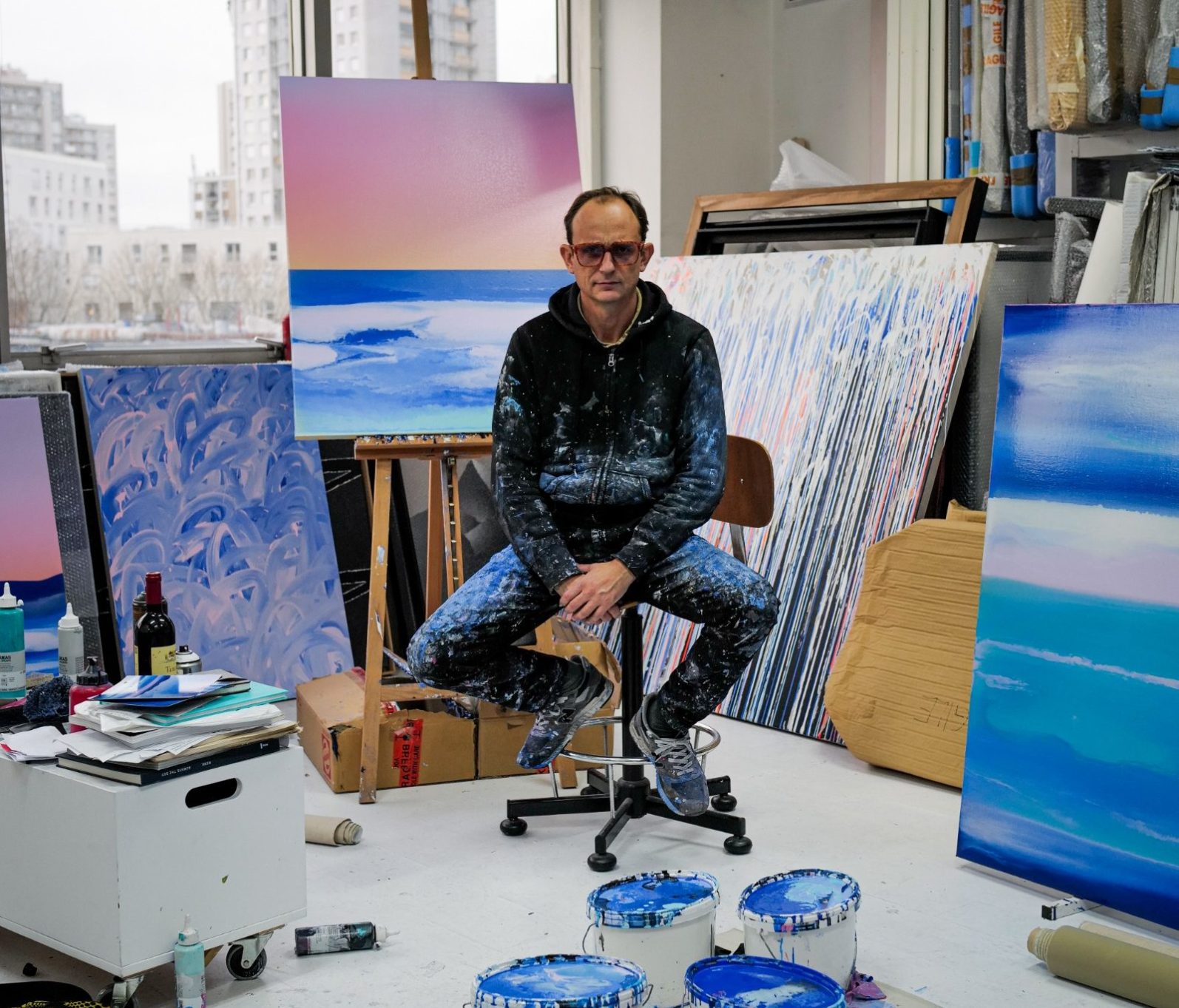 Portrait de l'artiste TANC, présenté à H.D Galerie, Expositions "Au-delà du réel", 45 Rue Vivienne, Paris 2, Juin-Juillet 2024