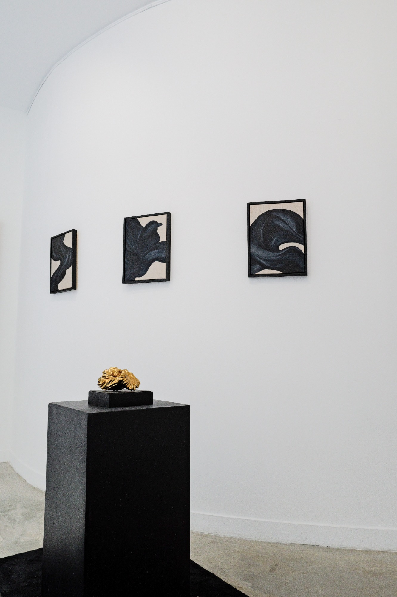 Accrochage de l'exposition "En Mouvement" d'Ophelia Jacarini, H.D Galerie, 45 Rue Vivienne, Paris 2, Mai 2026 Accrochage de l'exposition "En Mouvement" d'Ophelia Jacarini, H.D Galerie, 45 Rue Vivienne, Paris 2, Mai 2026